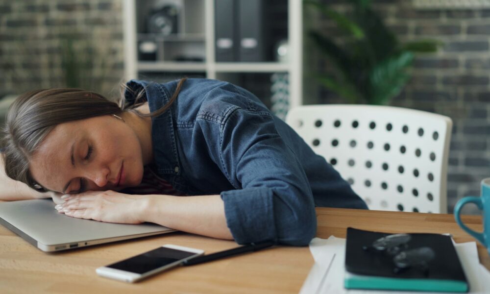 Девушка переутомилась