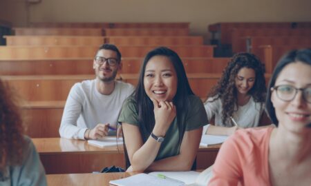 Студенты в университете