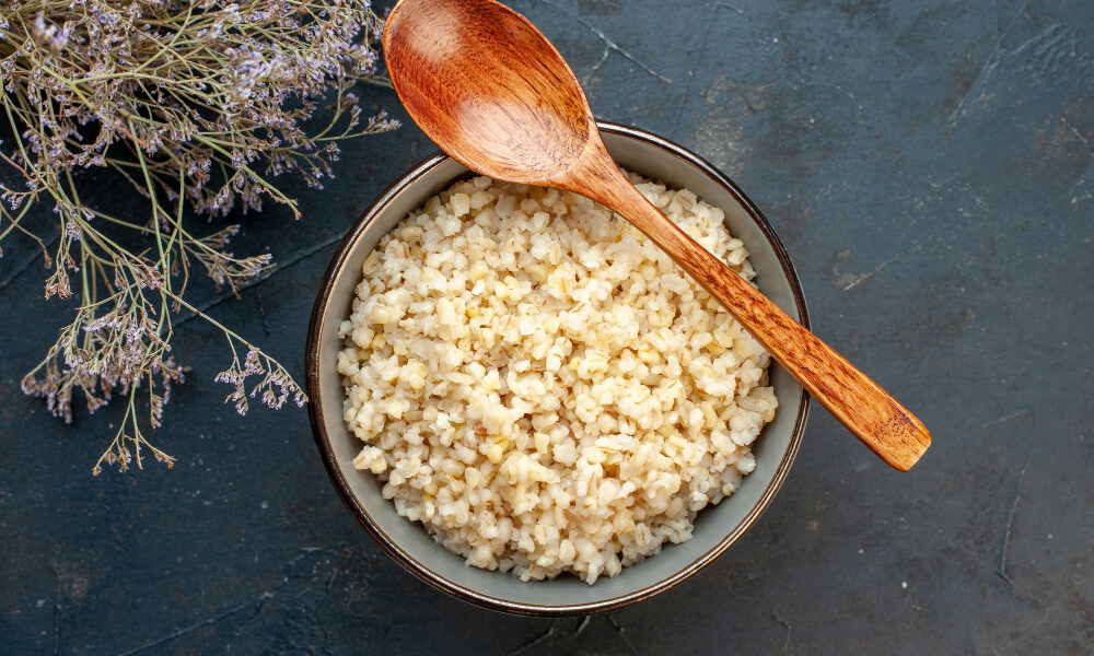 Перловая крупа в тарелке