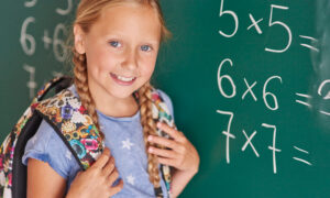 Девочка у доски