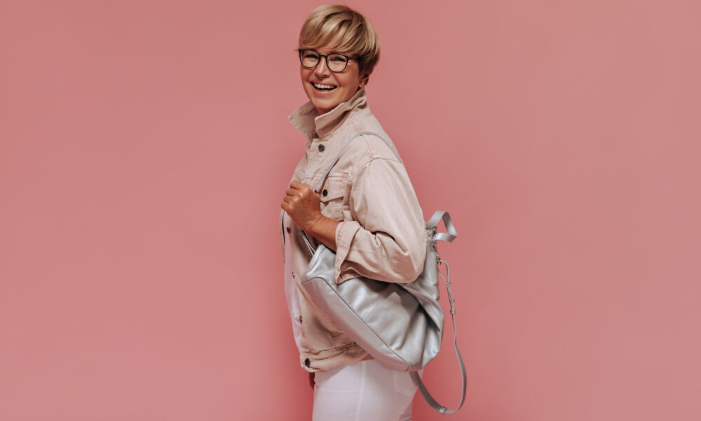 Женщина с сумкой