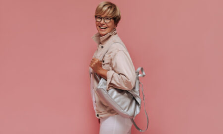 Женщина с сумкой