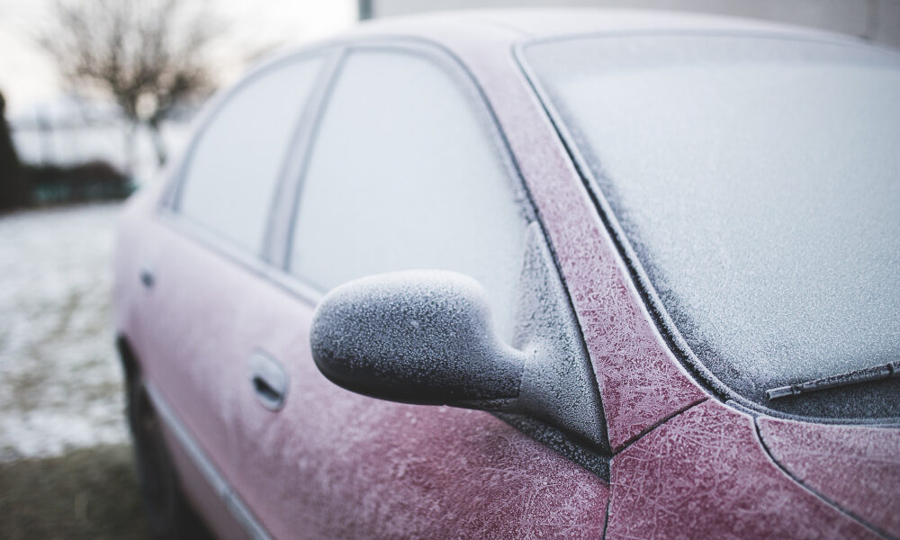 Иней на окнах автомобиля