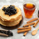 блины, ягоды, чай, корица