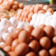 яйца на прилавке