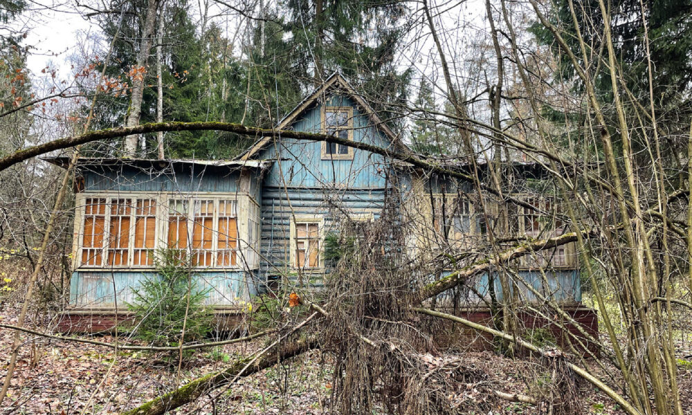 заброшенная партийная дача