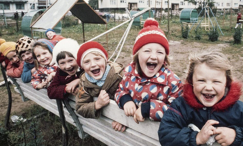 дети во дворе