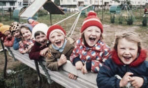 дети во дворе