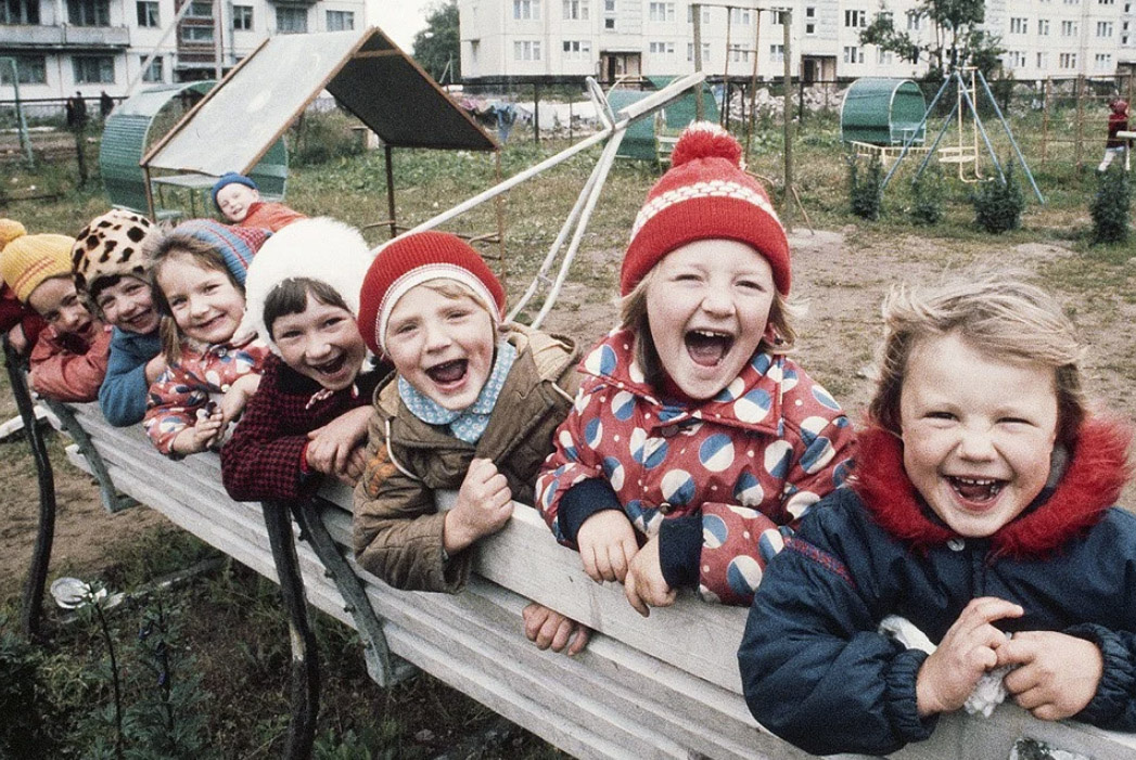 дети во дворе