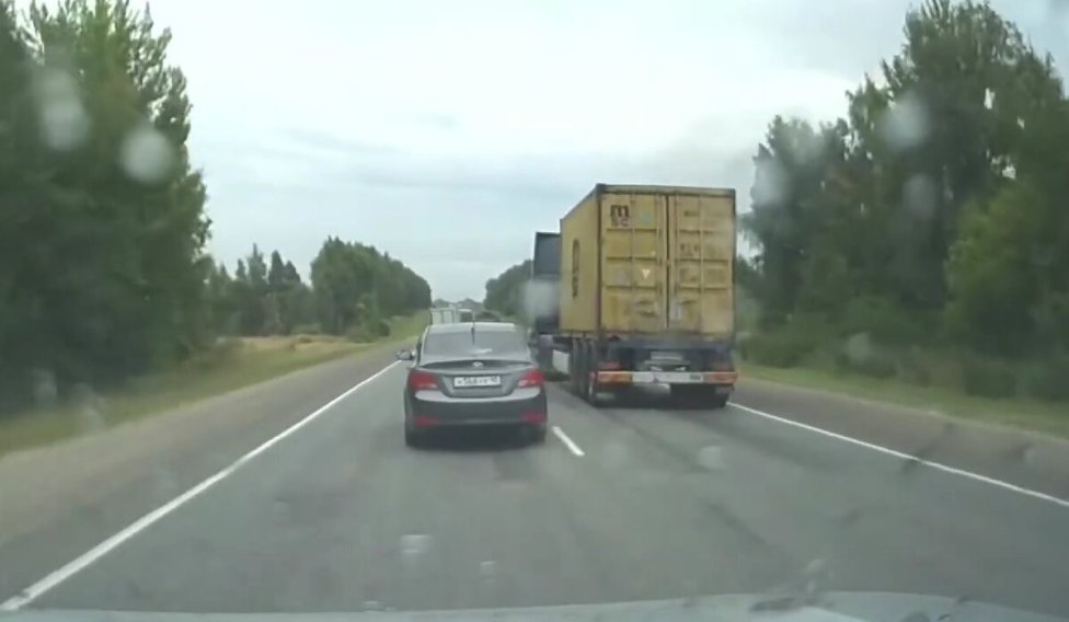 обгон автомобиля