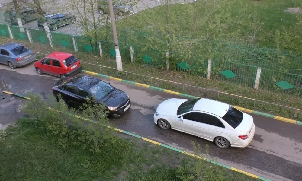 Встречный разъезд во дворе