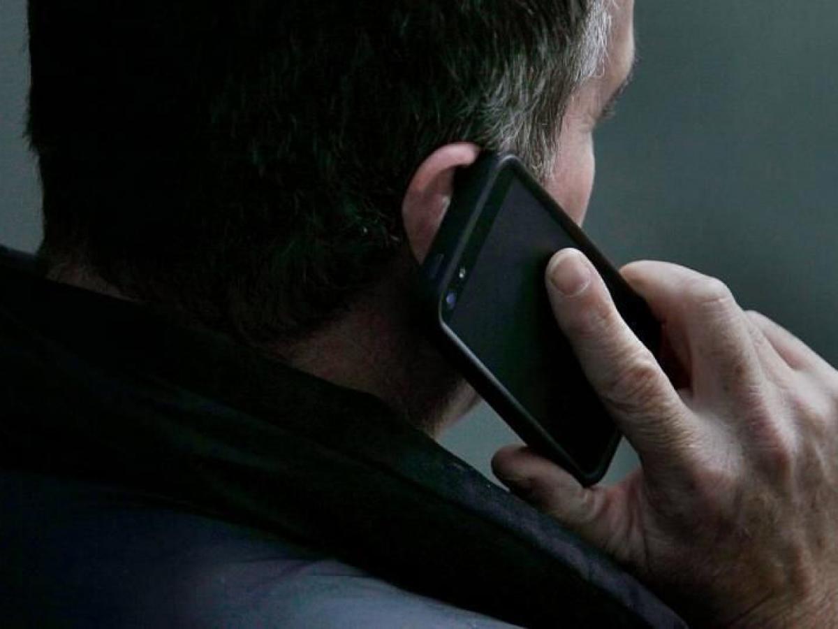 разговор по телефону