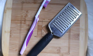 зубная щётка и тёрка