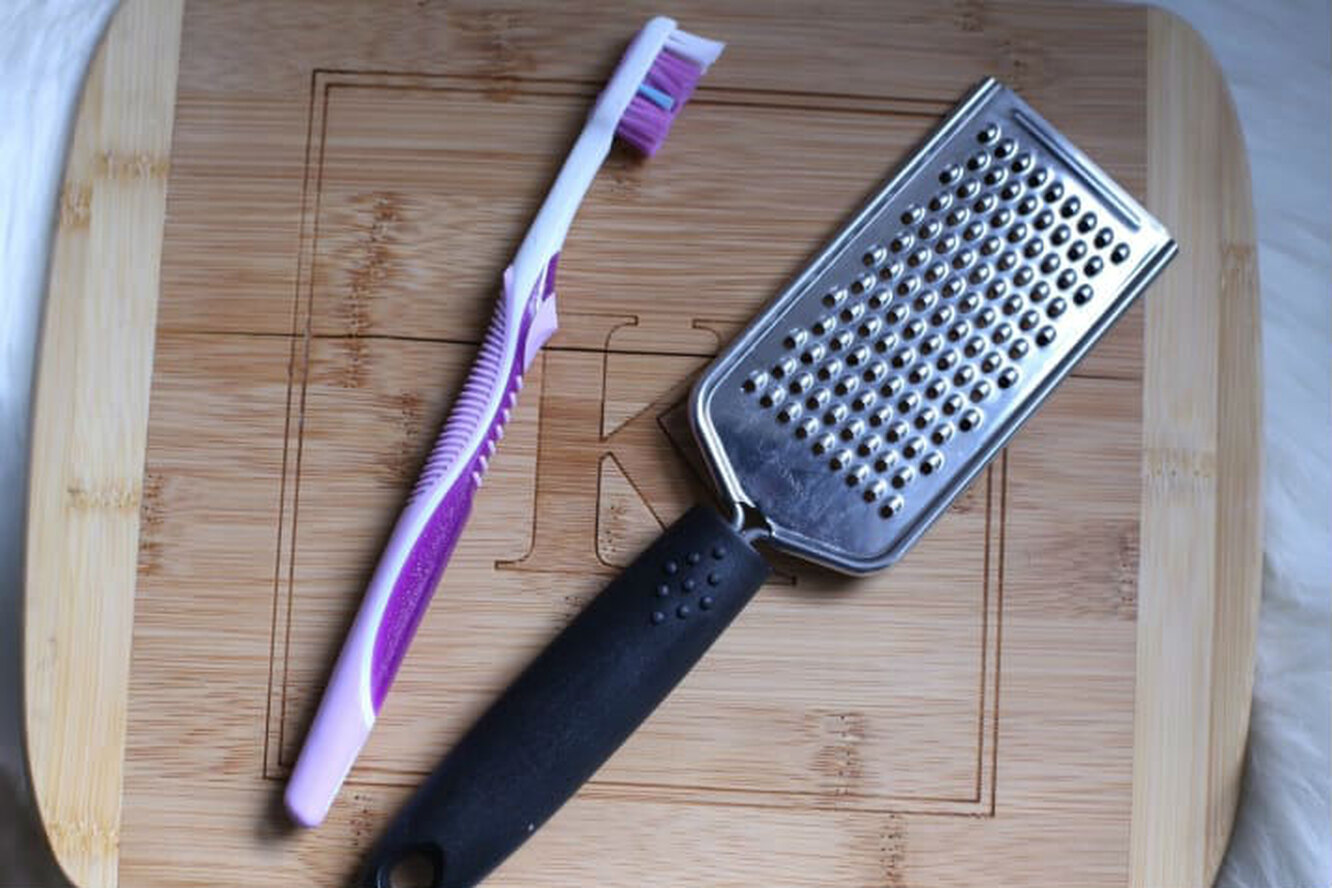 зубная щётка и тёрка