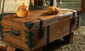 Сундук столик