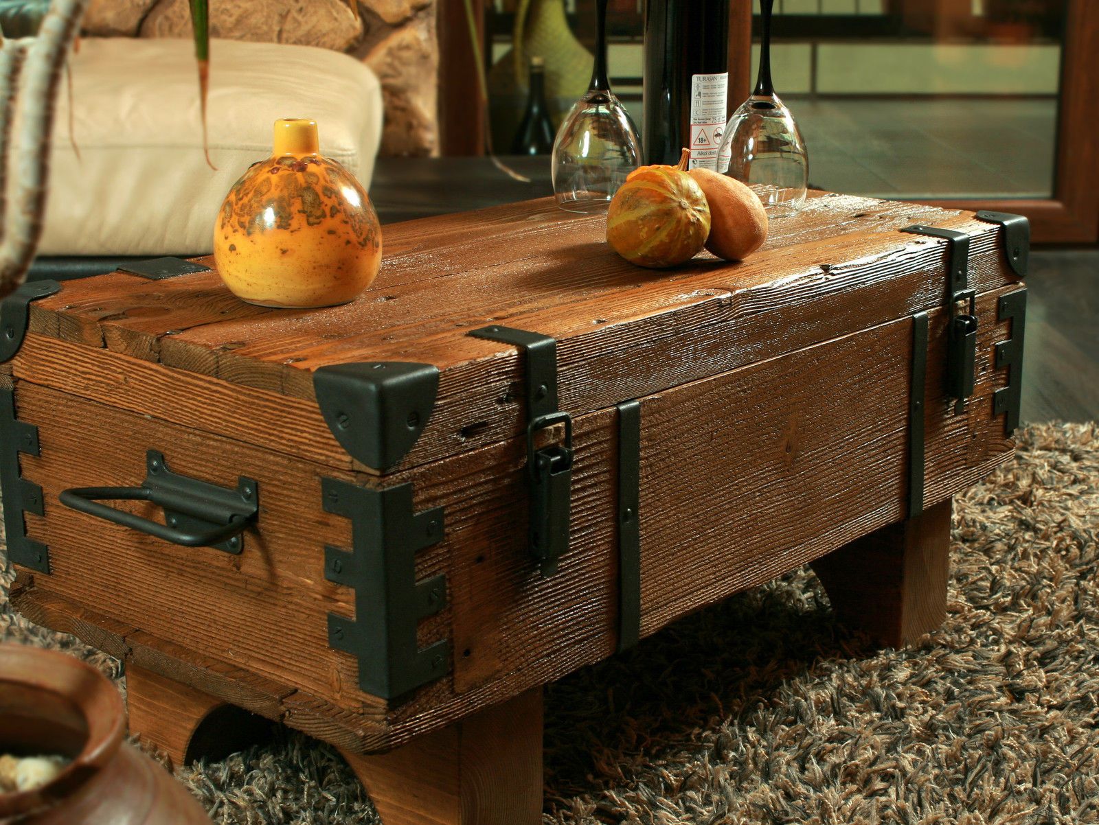 Сундук столик