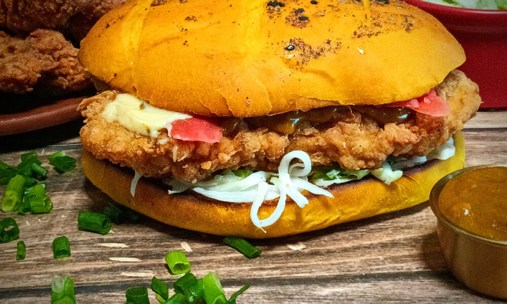 бургер с курицей кацу