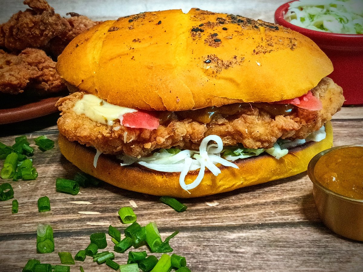 бургер с курицей кацу