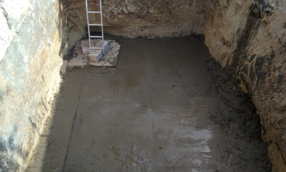 залив пола подвала