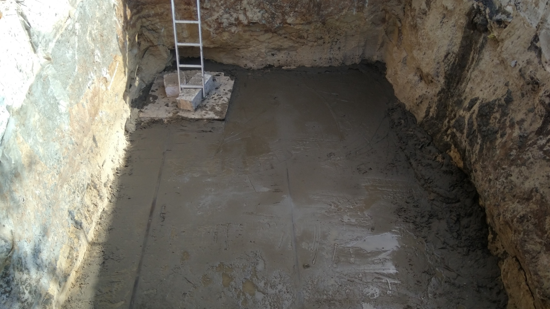 залив пола подвала