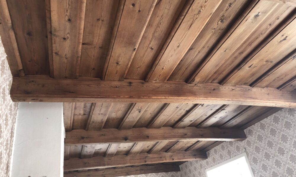 деревянный потолок