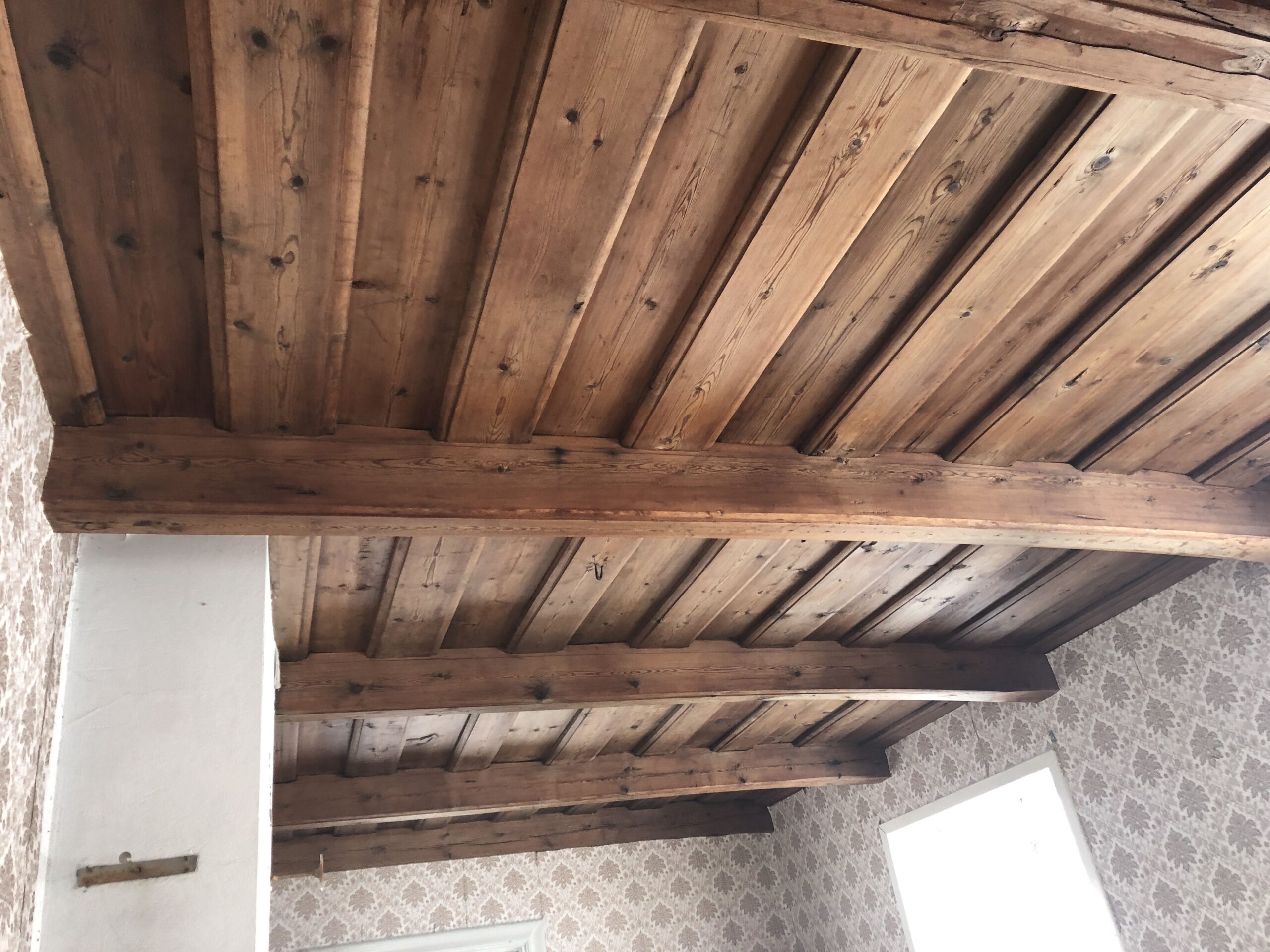 деревянный потолок