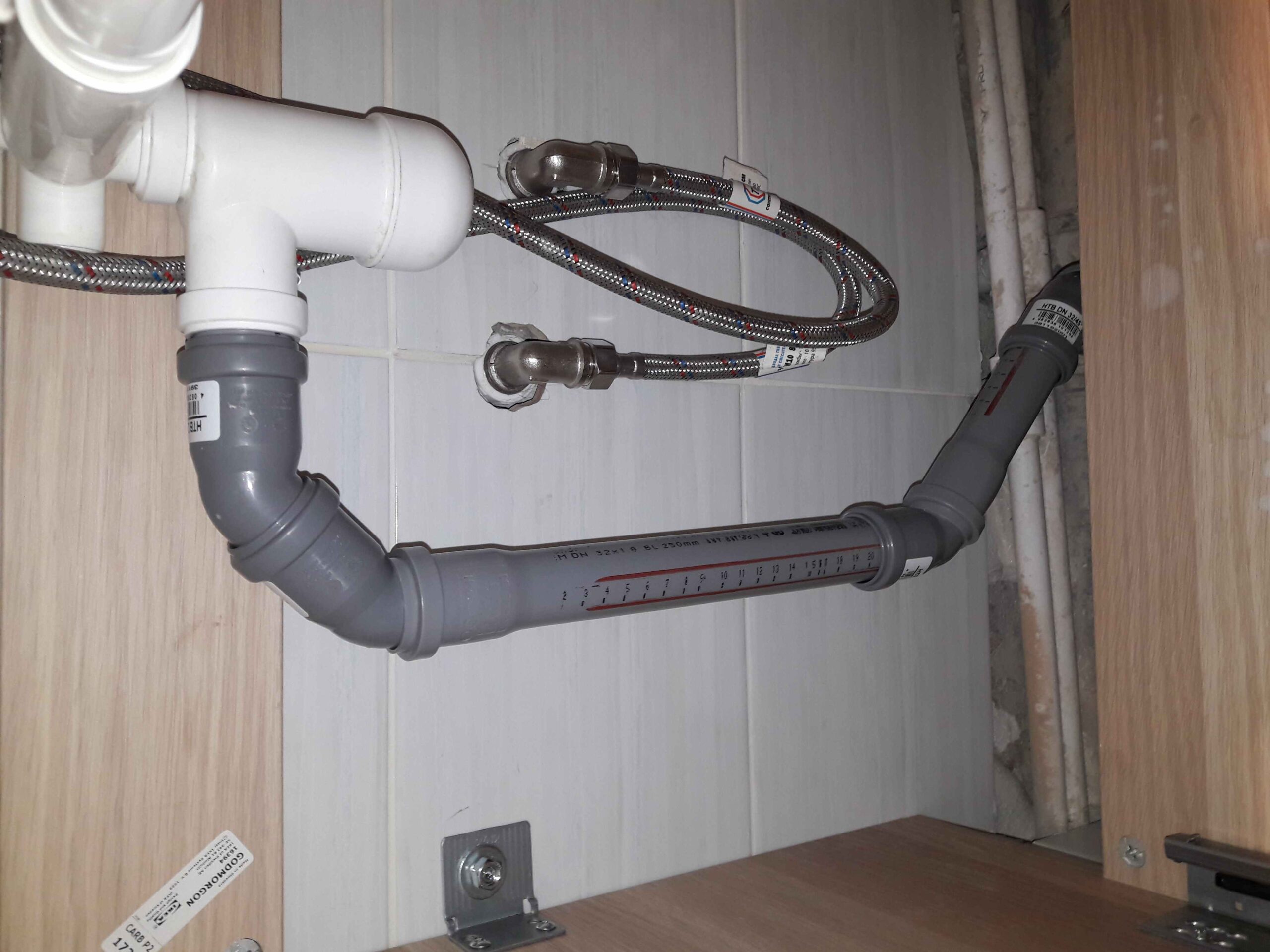 слив под мойкой