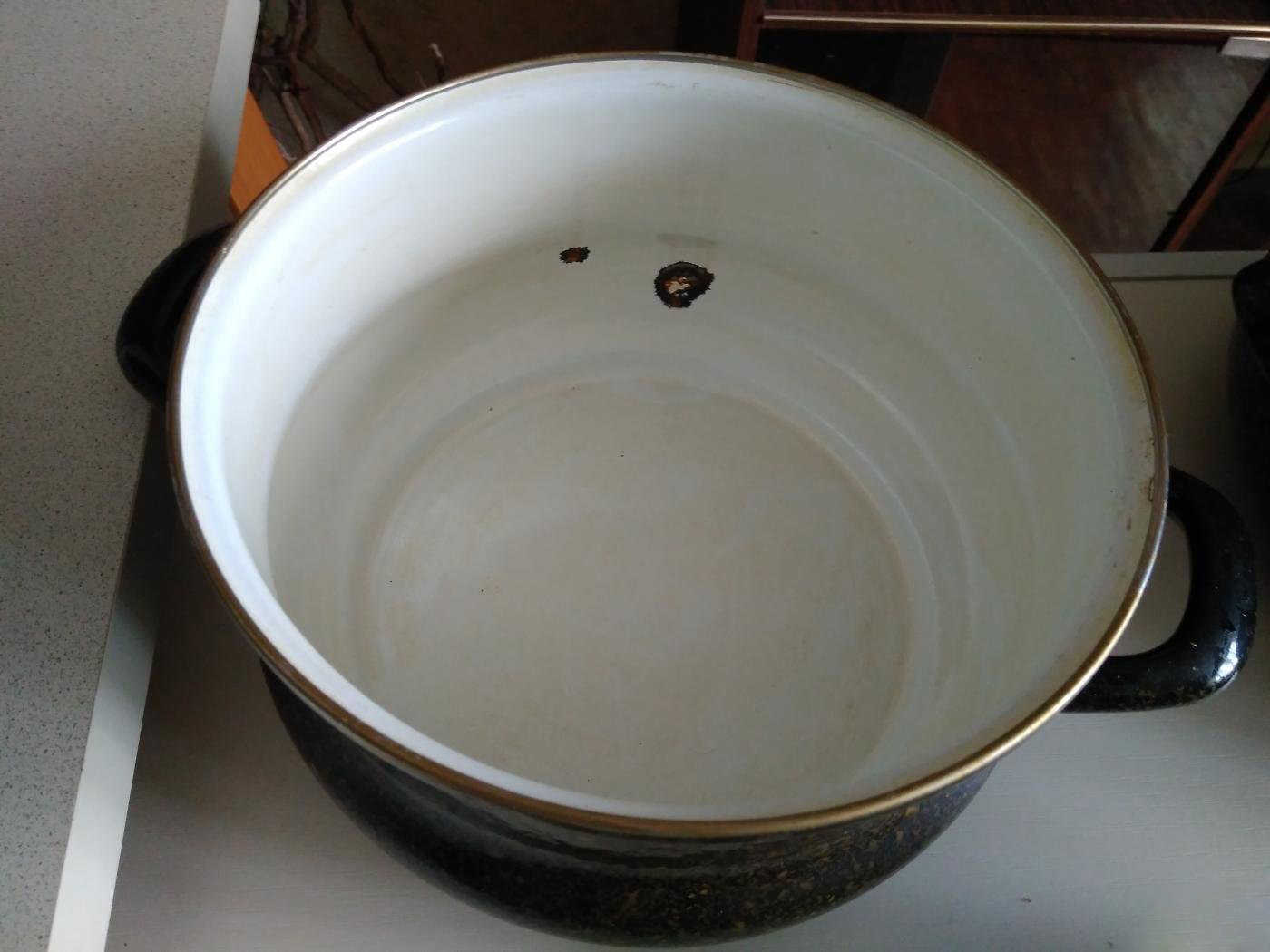 скол на кастрюле