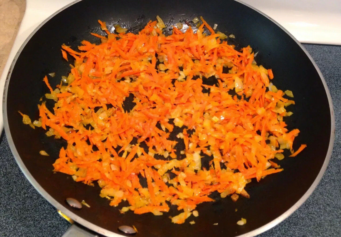 зажарка из моркови и лука