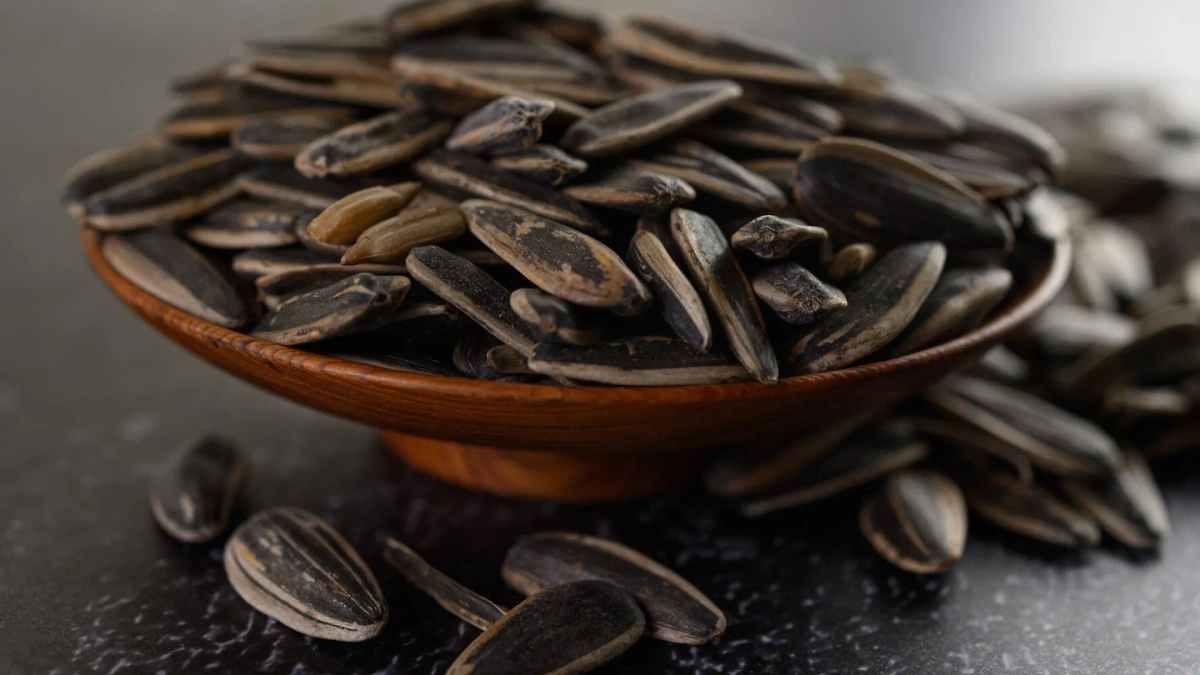 семечки на столе