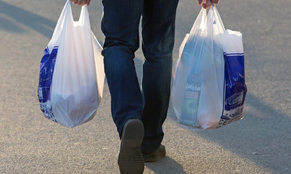 пакеты в руках