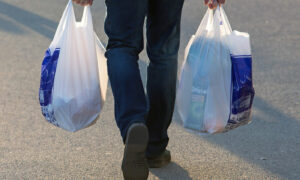 пакеты в руках