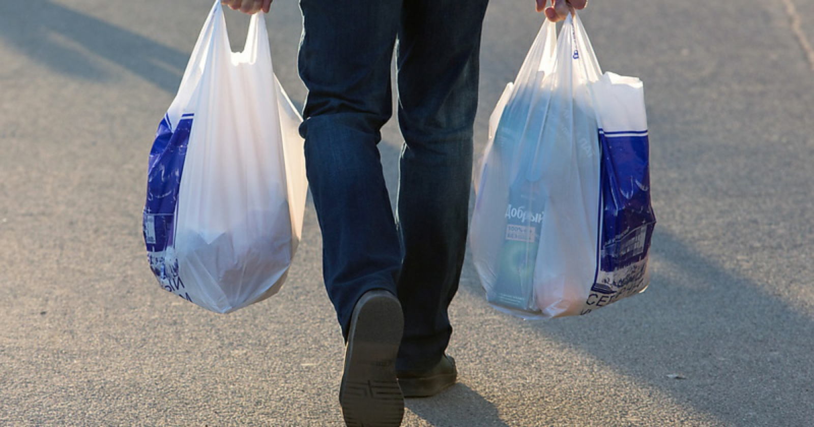 пакеты в руках