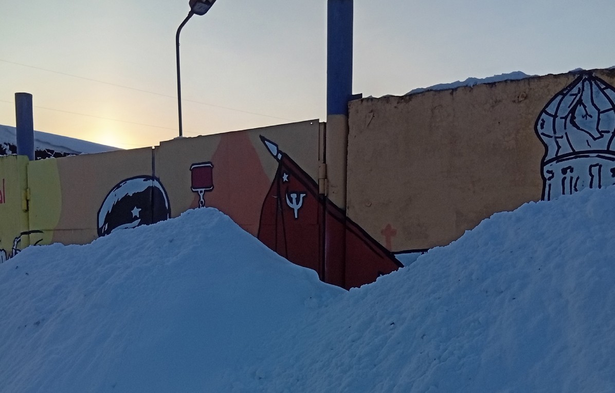 Муралы занесены снегом.