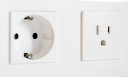 Розетка на стене