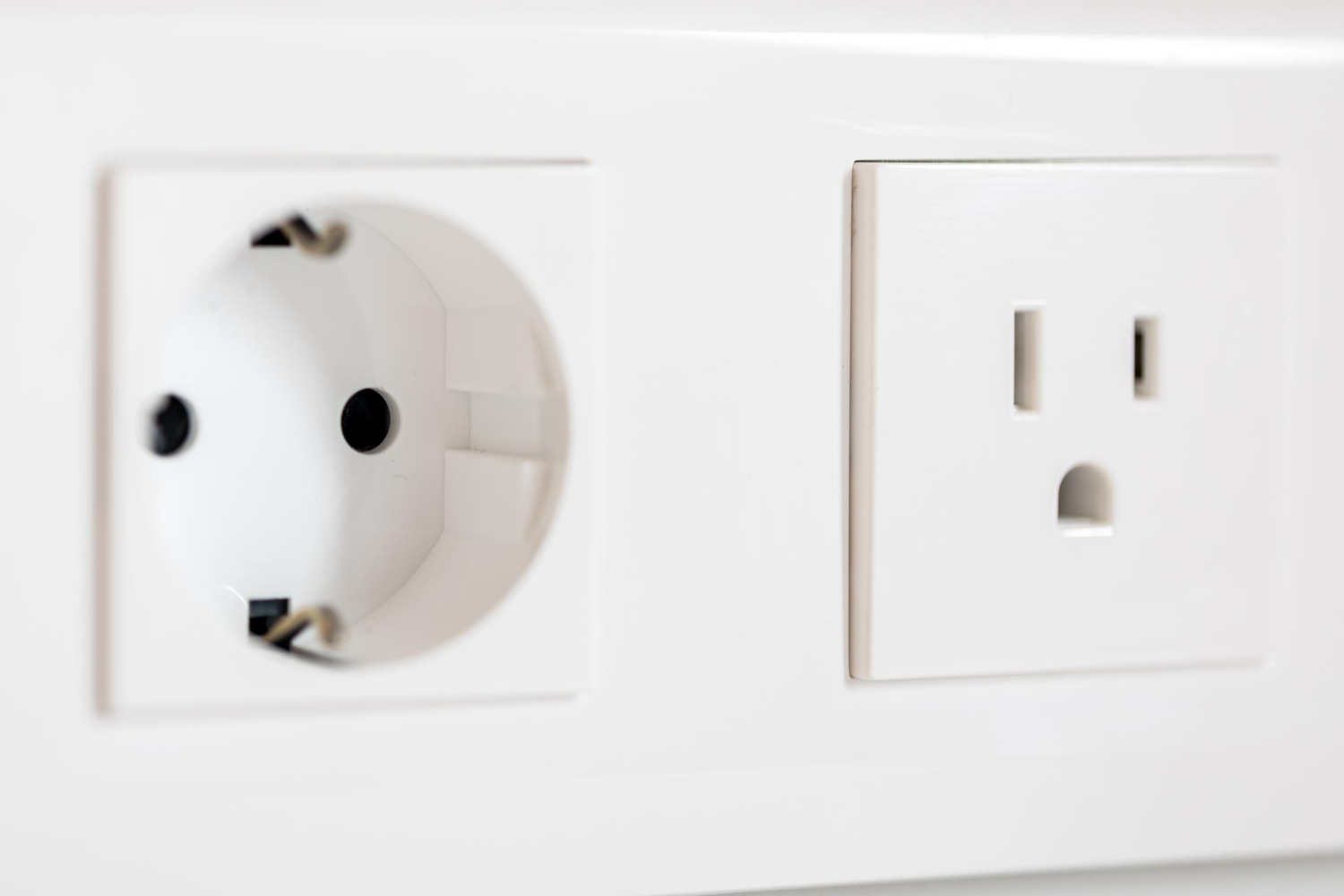 Розетка на стене