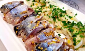 Пример сервировки сельди по-фински
