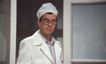 Врач из фильма «Гостья из будущего», 1985