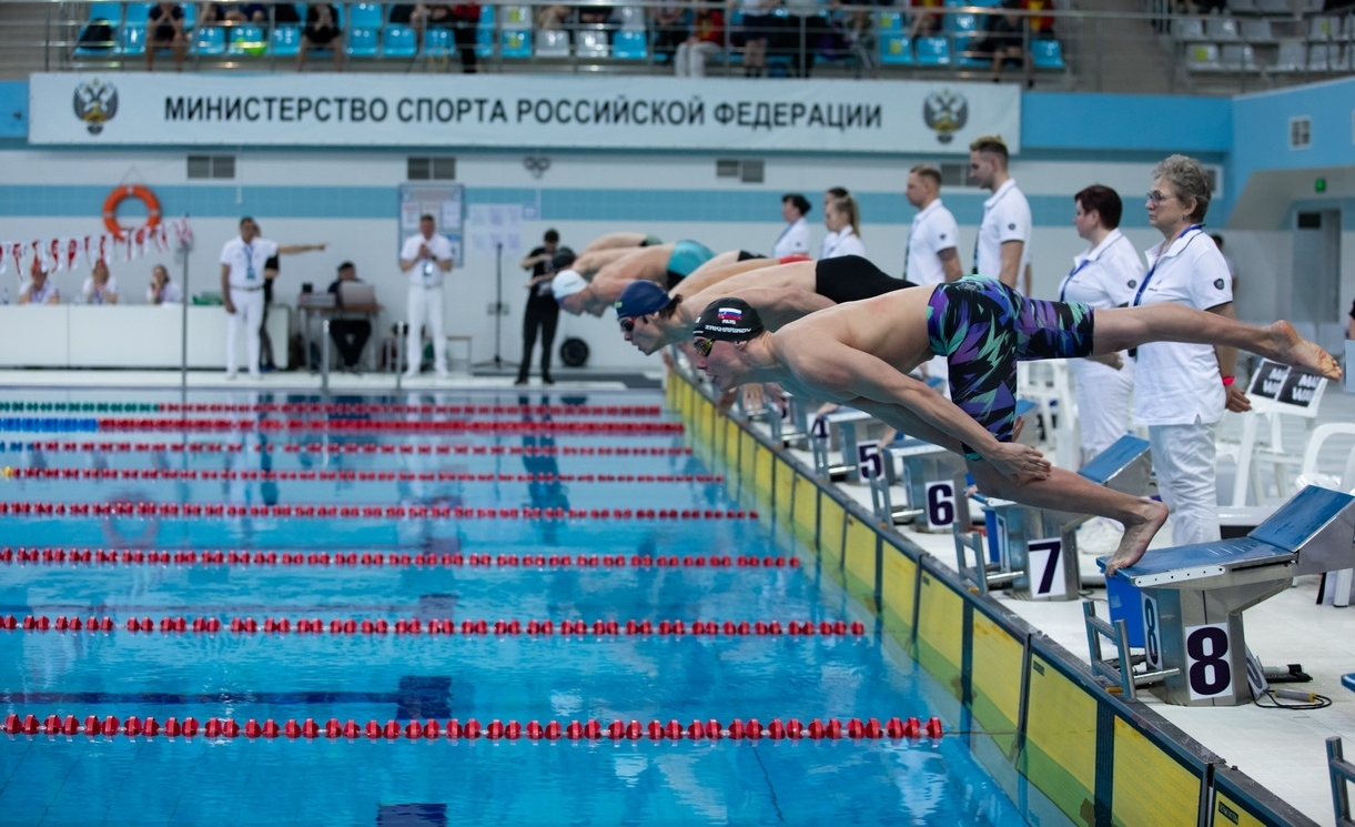 Пловцы на старте