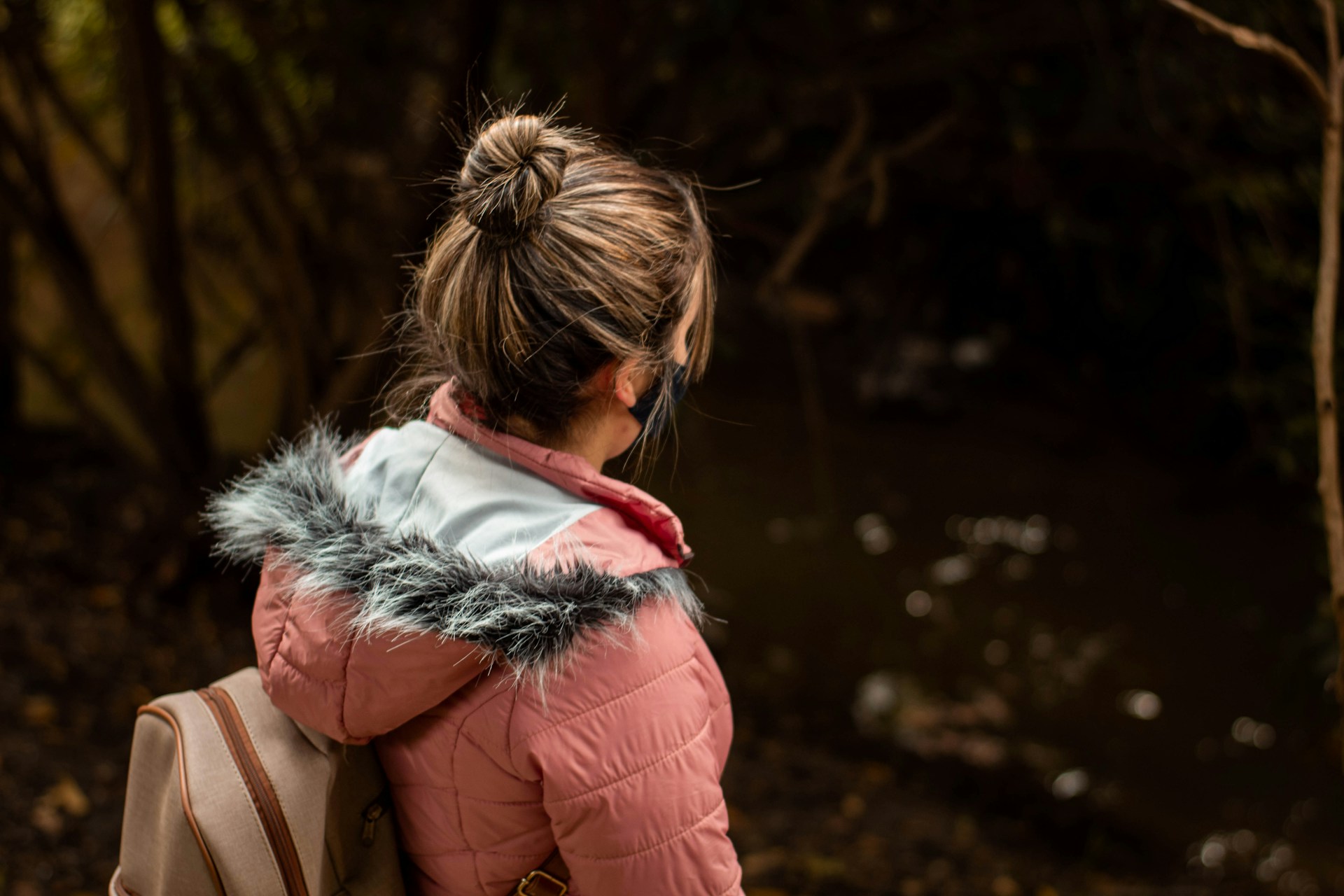 Девушка с рюкзаком