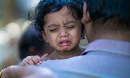 Ребенок плачет