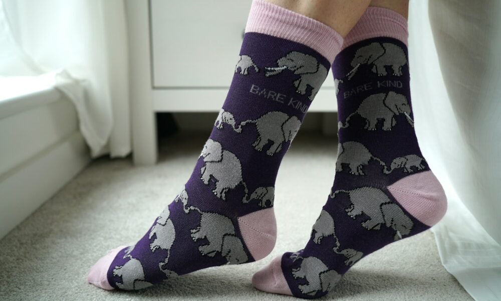 Женщина в носках