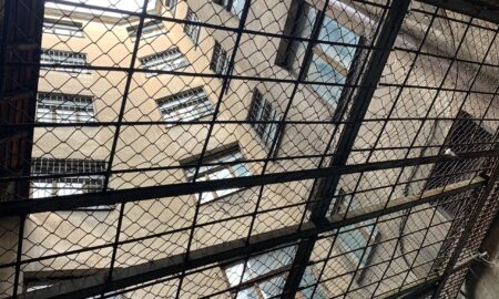 двор для прогулок в СИЗО