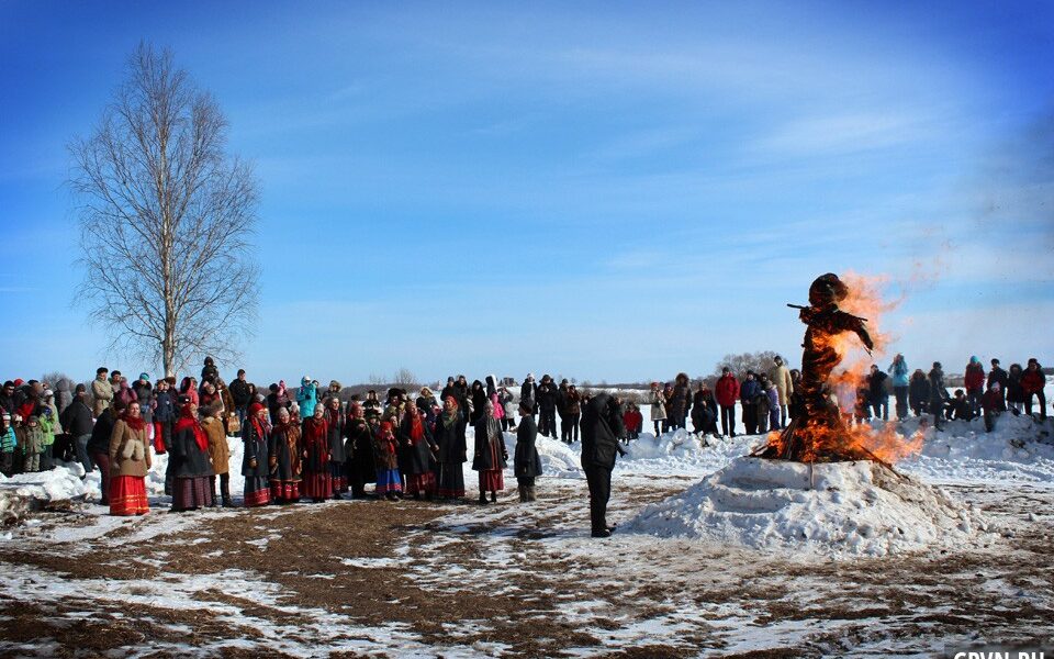 празднование Масленицы с сожжением чучела