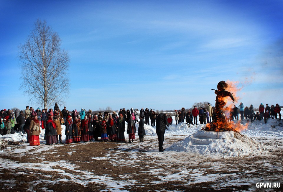 празднование Масленицы с сожжением чучела