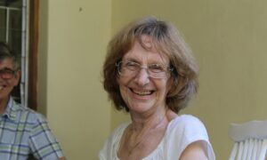 Бабушка в очках