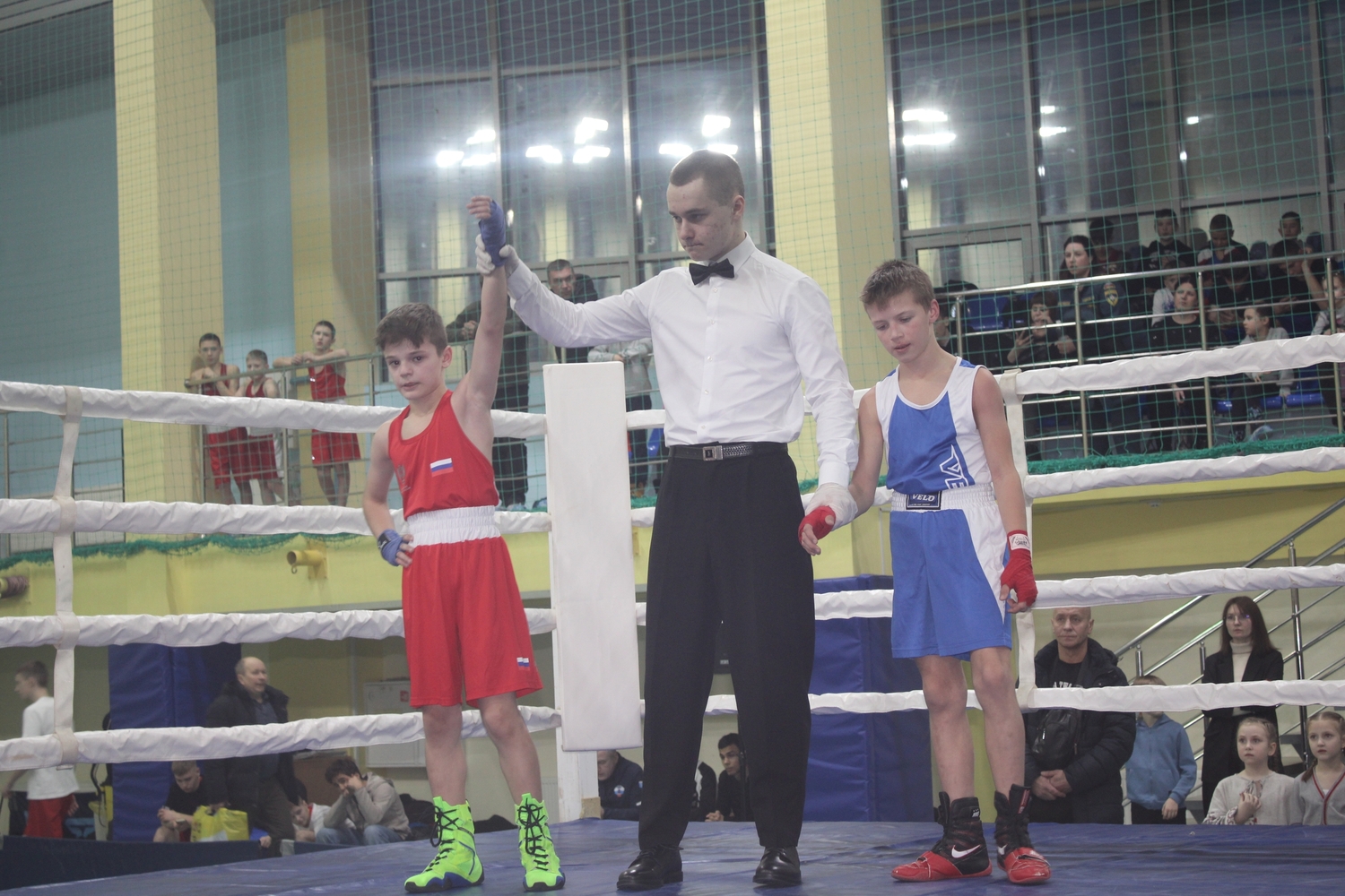 Юные боксеры на ринге