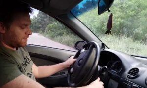 Мужчина за рулём