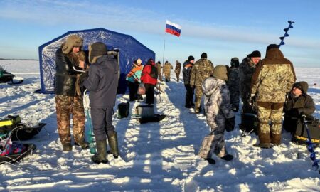 Рыбаки на озере Ильмень