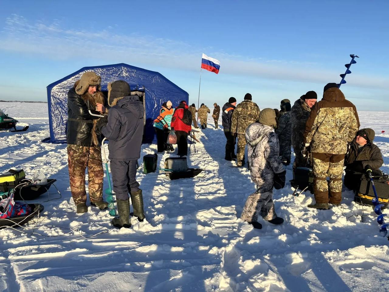 Рыбаки на озере Ильмень